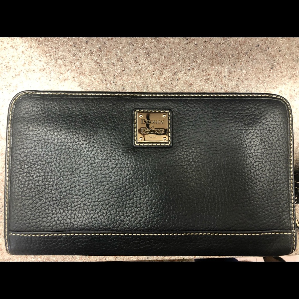 Dooney & Bourke wristlet zip around wallet - Picture 2 of 10